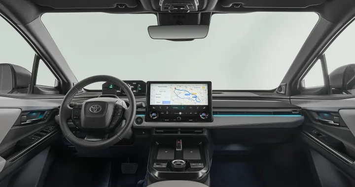Nuova Toyota C-HR+, interni a bagagliaio del SUV elettrico