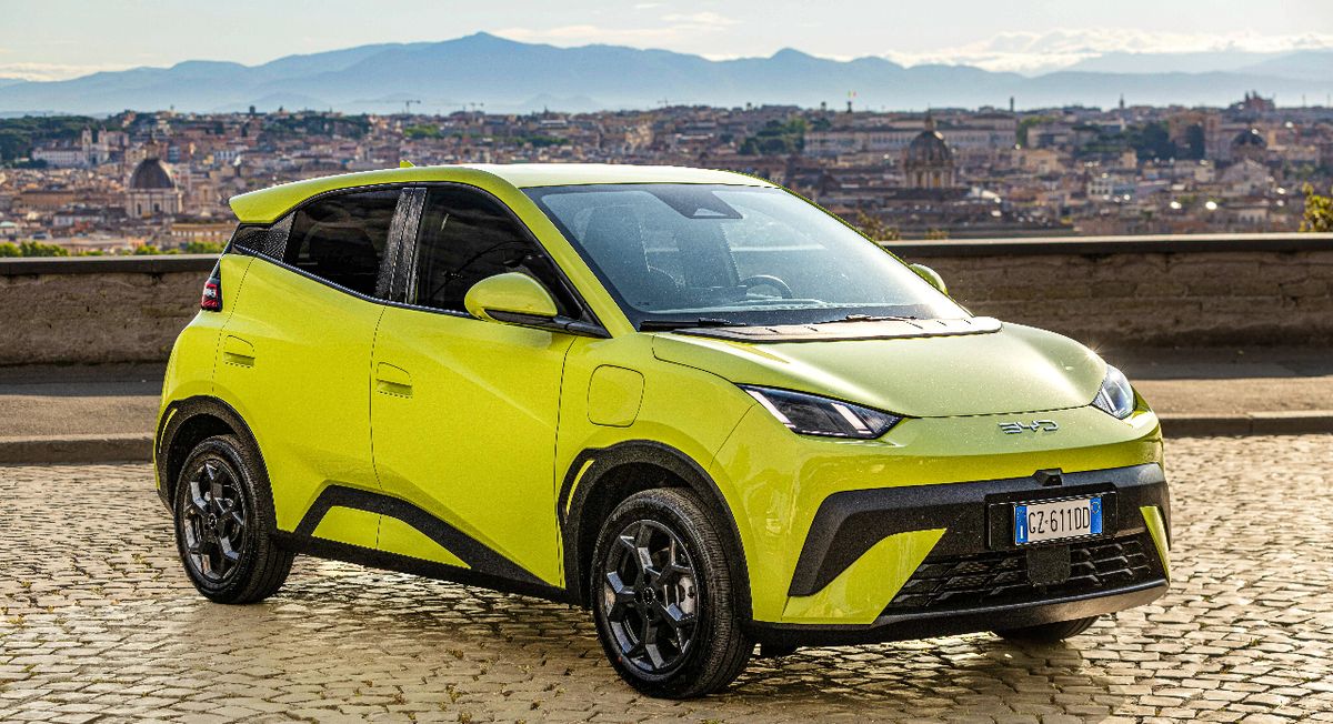 BYD vuole l'Europa e continua a crescere. Ad ottobre le vendite di Tesla crollano del 48%