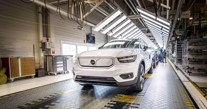 Volvo XC40 Recharge elettrica, al via la produzione. Prime consegne a fine mese