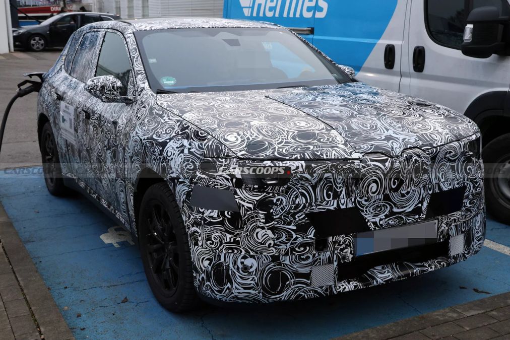 BMW iX1, con il restyling sarà tutta nuova: ecco gli interni del SUV elettrico