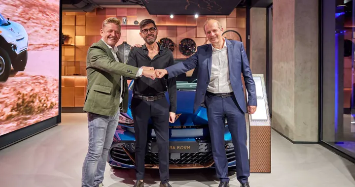 Il Cupra Garage Milano apre in Corso Como 1. Presente la Born | Video