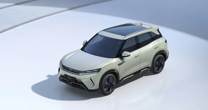 BYD Yuan UP, immagini ufficiali del SUV elettrico. Avanti con la fabbrica in Ungheria