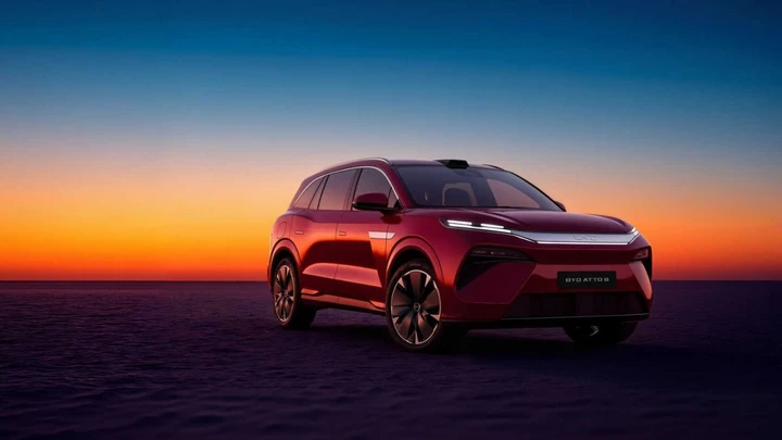 Tutte le novità BYD al Salone di Parigi e il debutto di Atto 8, SUV elettrico a 7 posti