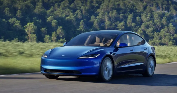 Tesla, arriva l'apertura a mani libere del bagagliaio con smartphone Android