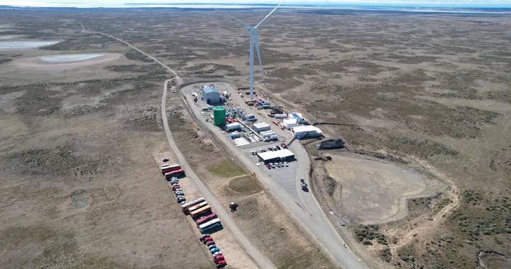 Porsche, inaugurato l'impianto pilota per la produzione di eFuel in Cile
