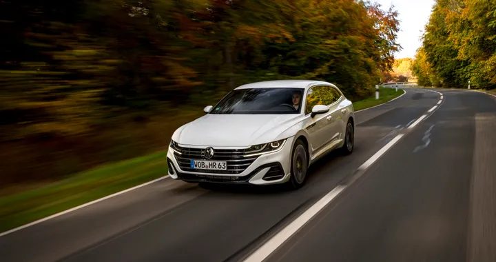 Volkswagen Arteon: arriva il modello ibrido Plug-in