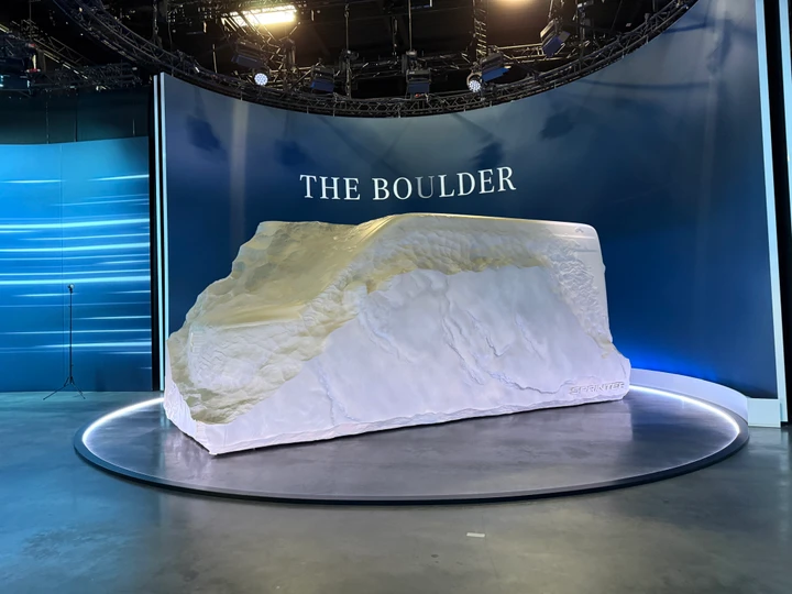 Mercedes-Benz Vans: una scultura per anticipare il futuro Sprinter