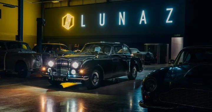 Una Bentley S2 Continental del 1961 diventa elettrica grazie a Lunaz