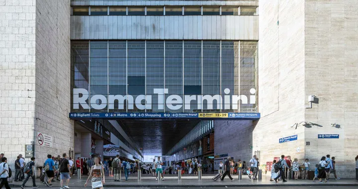Treni scontati del 40% per i funerali di Papa Francesco. L'offerta di Trenitalia per Roma