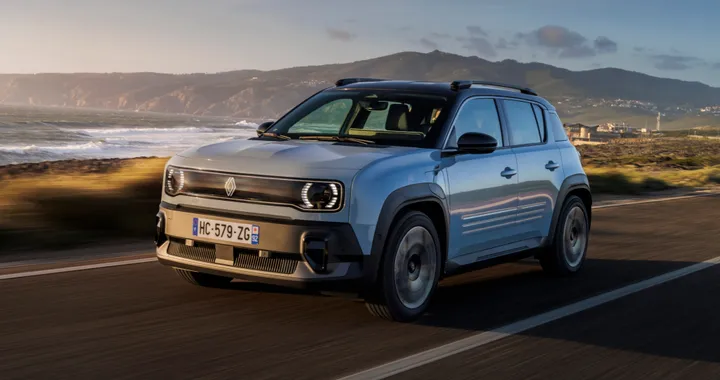 Nuova Renault 4 elettrica arriva in Italia: motori, allestimenti e prezzi, anche con incentivi