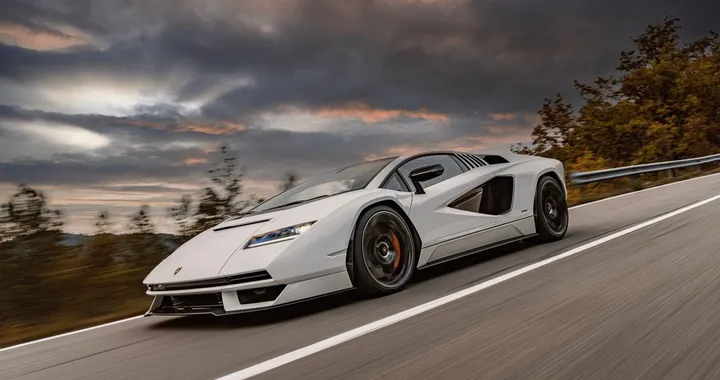 Lamborghini Countach LPI 800-4: in strada con LP 400 e Countach 25° anniversario