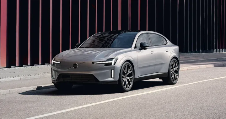 Nuova Volvo ES90: tutti gli allestimenti, dotazioni e prezzi