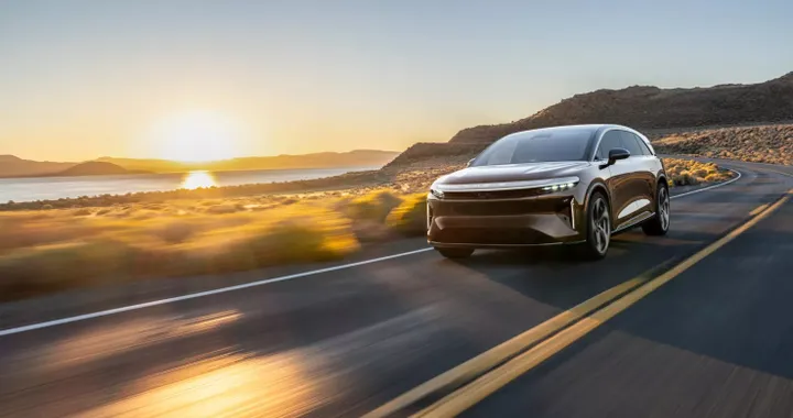 Lucid Gravity, arriva la nuova versione Touring: oltre 500 CV per il SUV elettrico