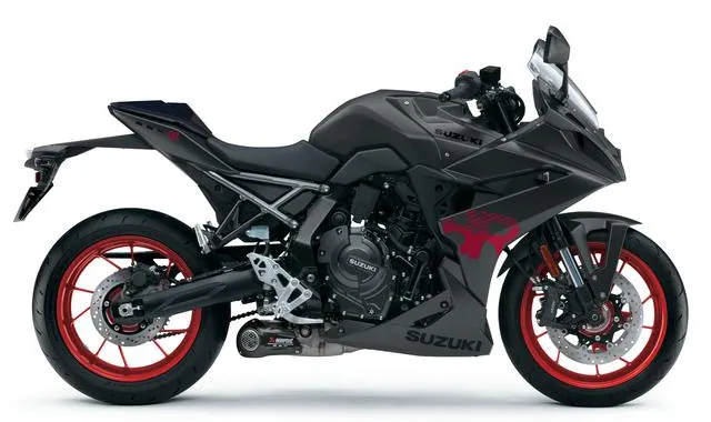 Suzuki GSX-8R e GSX-8S EVO: la naked e la sportiva nelle concessionarie
