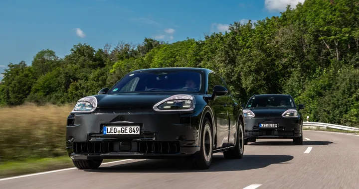 Porsche Cayenne: la quarta generazione sarà elettrica. Termica e ibrida restano