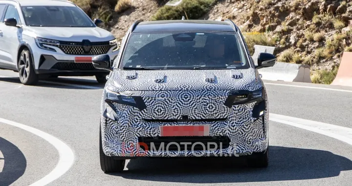 Renault Austral, proseguono i test sul restyling. Foto spia