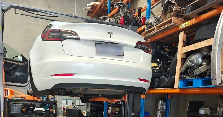 Tesla Model 3, dopo 410 mila km rimane il 90% di batteria. Il degrado non è più un problema