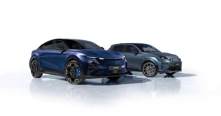 Alpine prepara la nuova A110 elettrica: al Salone di Parigi vedremo il suo nuovo volto