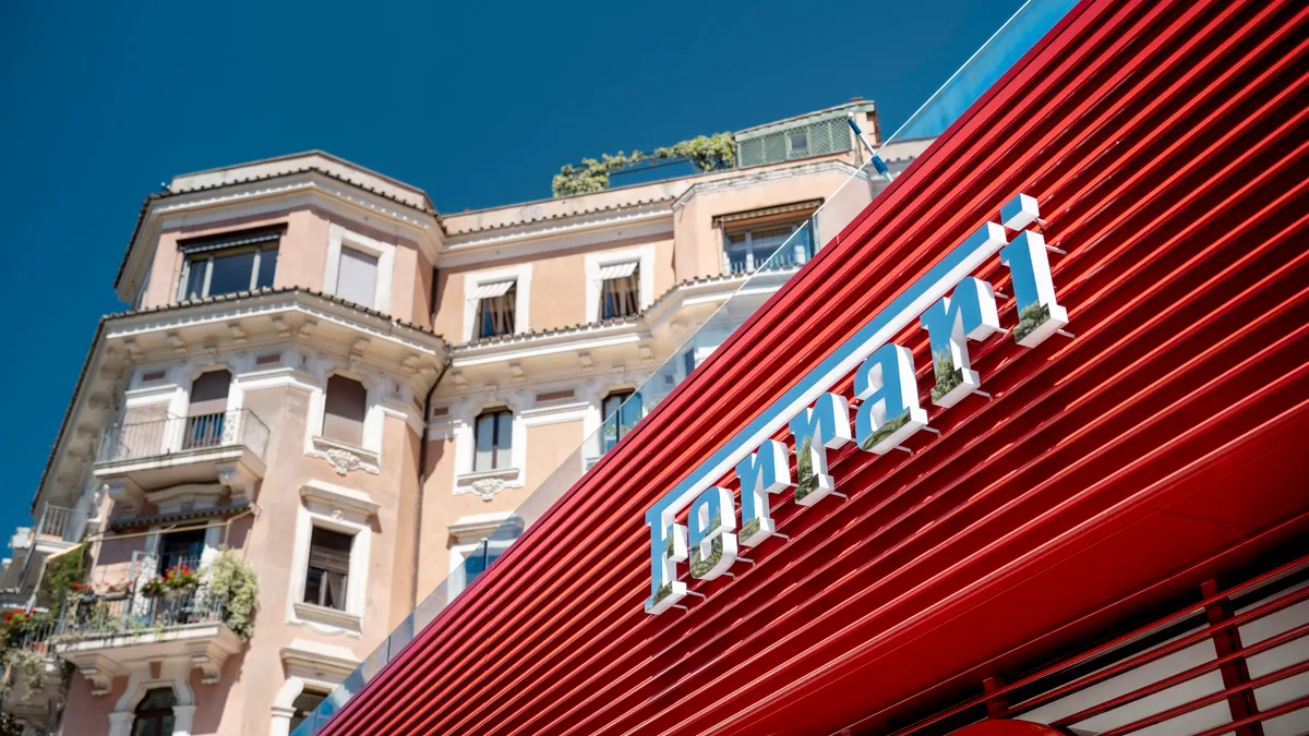 Debutto a Roma della nuova Corporate Identity di Ferrari. Ecco i valori principali