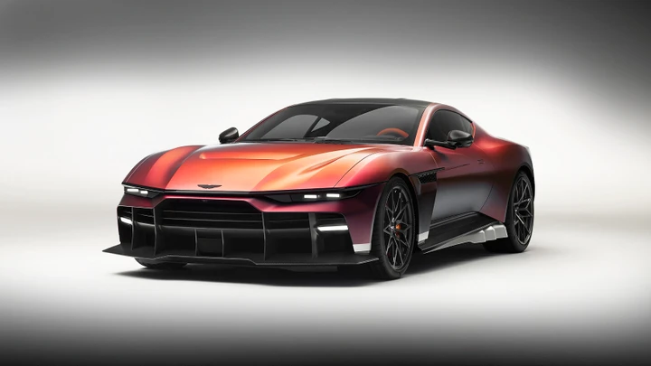 Aston Martin Valen, la nuova supercar V12 da 850 CV sfida la Ferrari 12Cilindri