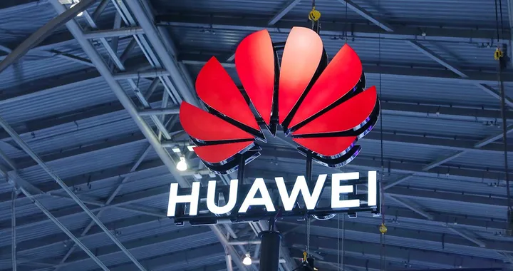 Huawei promette super batterie allo stato solido: 3.000 km di autonomia e ricarica in 5 minuti