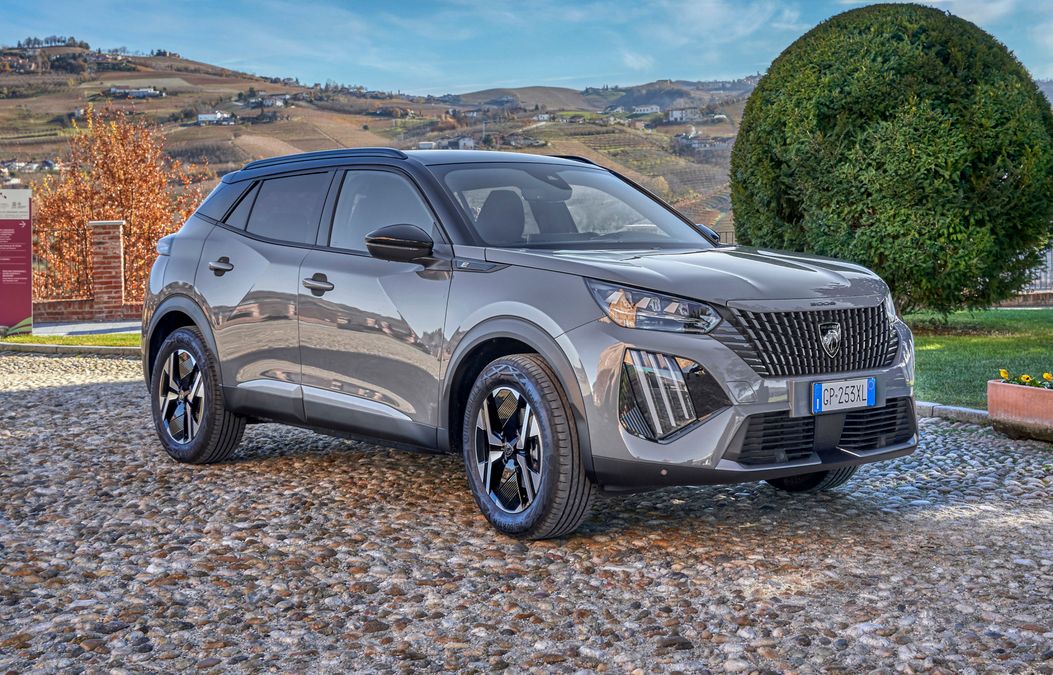 Offerta Peugeot 2008: benzina, ibrida o elettrica. Scegli quella che vuoi, la rata è la stessa
