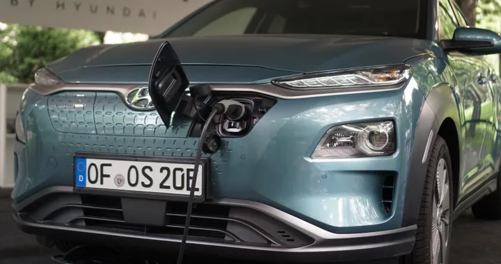 Hyundai Kona Electric: il SUV elettrico in Italia da 36.400 euro | Prezzi e allestimenti