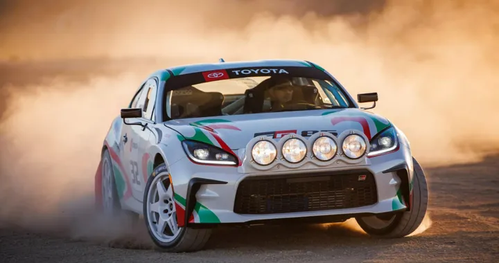 Toyota presenta il concept GR86 con motore AWD da 300 CV della GR Corolla