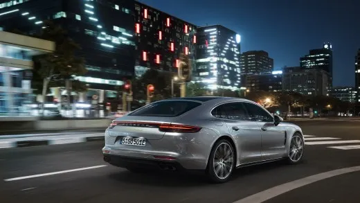 Porsche Panamera Turbo S E-Hybrid, l'ibrida da 680 CV è la nuova top di gamma