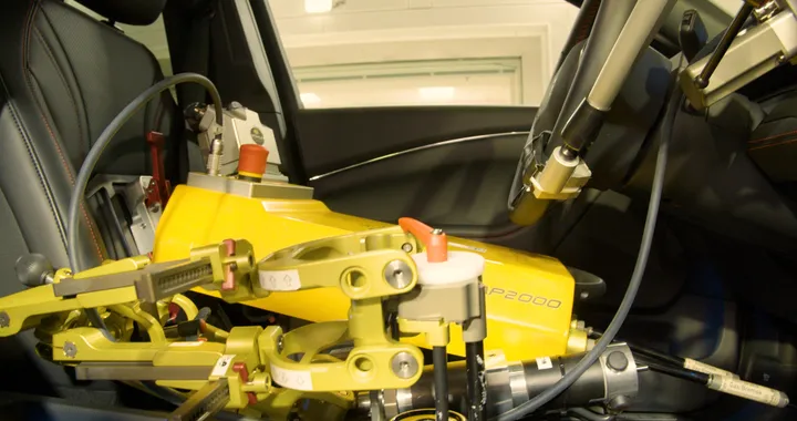 Ford sceglie due speciali robot per i collaudi delle sue auto