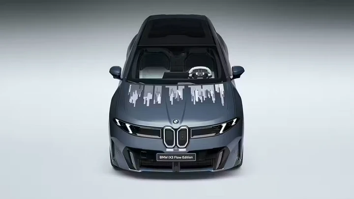 BMW iX3 Flow Edition, l'auto che muta pelle con un clic