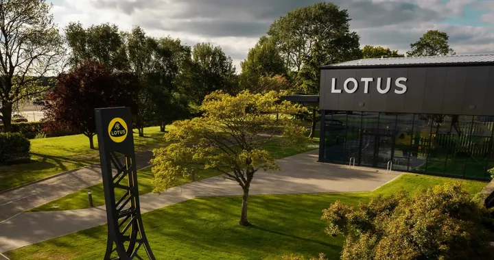 Lotus nega la chiusura dello stabilimento di Hethel per spostare la produzione negli USA