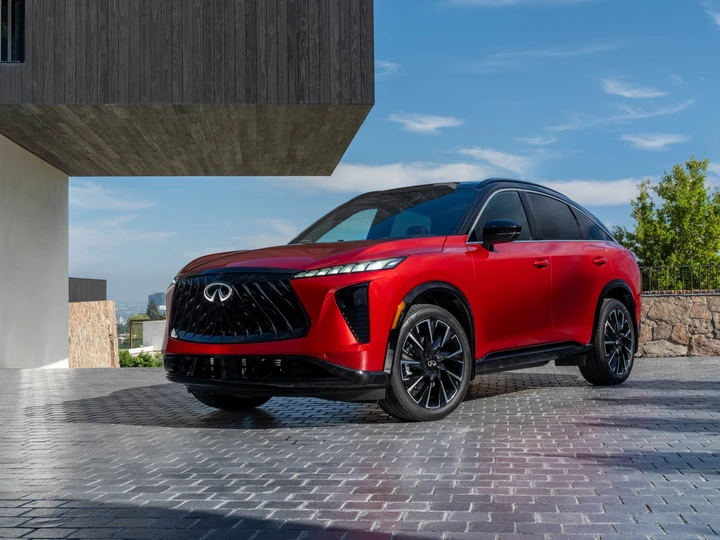 Il ritorno di Infiniti: presentata la QX65, SUV fastback con la vernice d'oro