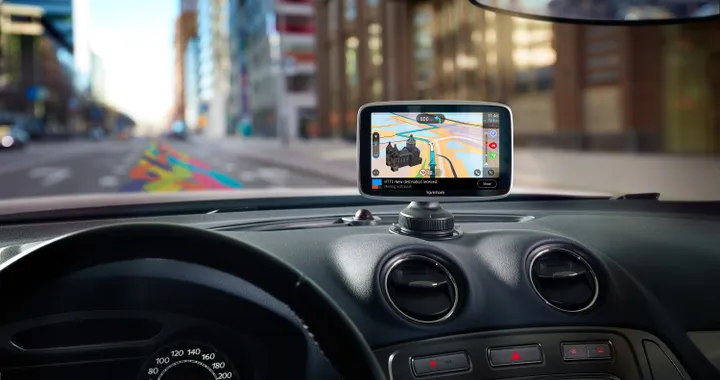 TomTom GO Premium: il navigatore connesso con la smart home | Da 329,90 €