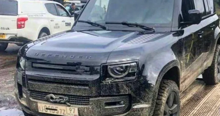 Nuovo Land Rover Defender: prima immagine senza veli dal set di James Bond