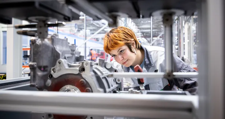 Stellantis, parte in Francia la produzione del nuovo motore elettrico da 156 CV