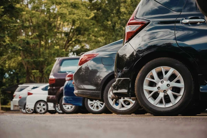 Guerra in Iran, prezzi delle auto usate in Europa continuano a salire