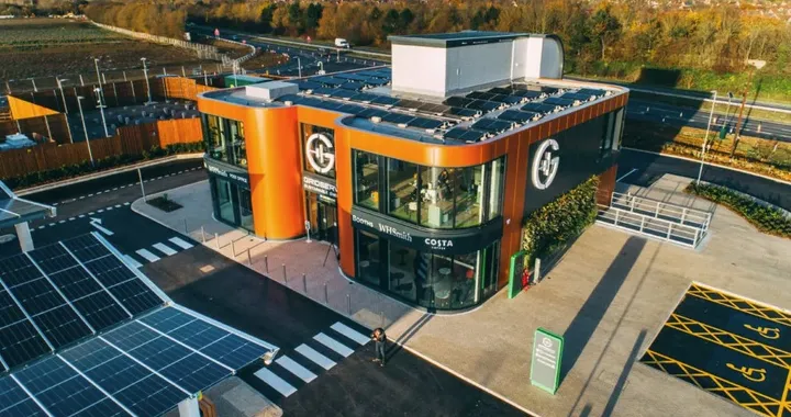 Apre la prima stazione di servizio per le auto elettriche del Regno Unito