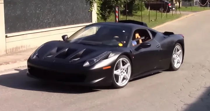 Ferrari, test su strada per la versione ibrida | VIDEO