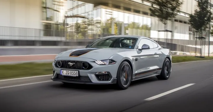 Ford Mustang, la nuova generazione si è fatta spiare su strada