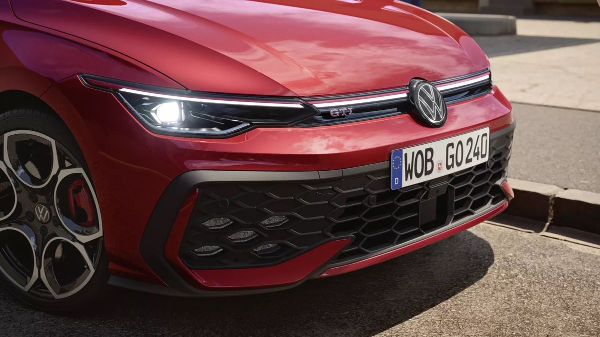 Nuova Volkswagen Golf elettrica in ritardo, ecco cosa sta succedendo