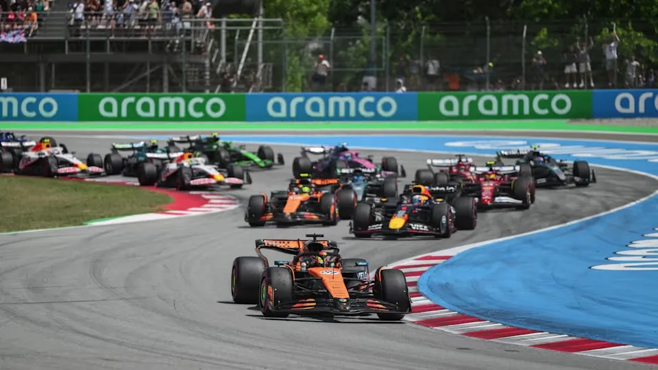 GP di Spagna: vince Piastri, ma la sfida è stata tra Verstappen e Russel