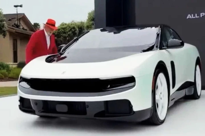 Ferrari Luce, chi è l’uomo che ha speso 40 milioni di dollari per il primo esemplare?