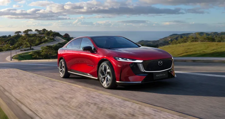 Nuova Mazda6e, sforbiciata al prezzo per rientrare negli incentivi auto: da 29.850 euro con Ecobonus
