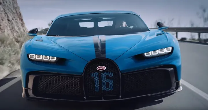 Bugatti Chiron Pur Sport per chi ama guidare tra le curve | Immagini