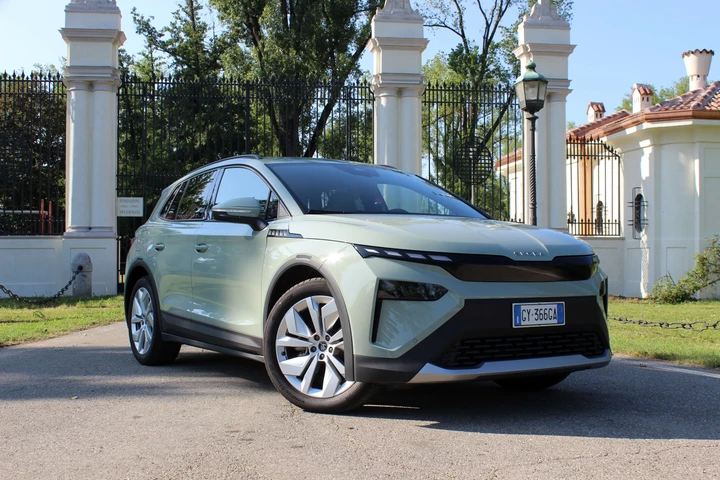 Prova Skoda Elroq 60: un SUV elettrico che si guida bene, ma consuma tanto | Video