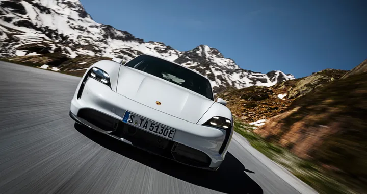 Porsche Taycan, bene le vendite: si punta a superare l'obiettivo delle 20.000 unità