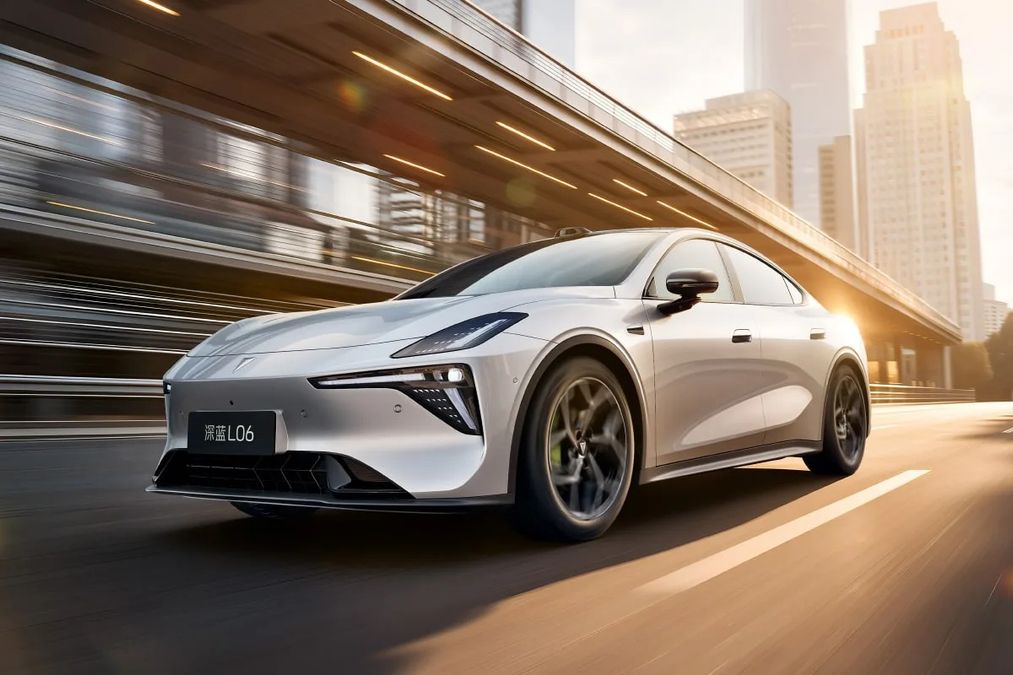 Deepal L06 debutta in Cina, per la berlina elettrica sospensioni MagneRide come le supercar