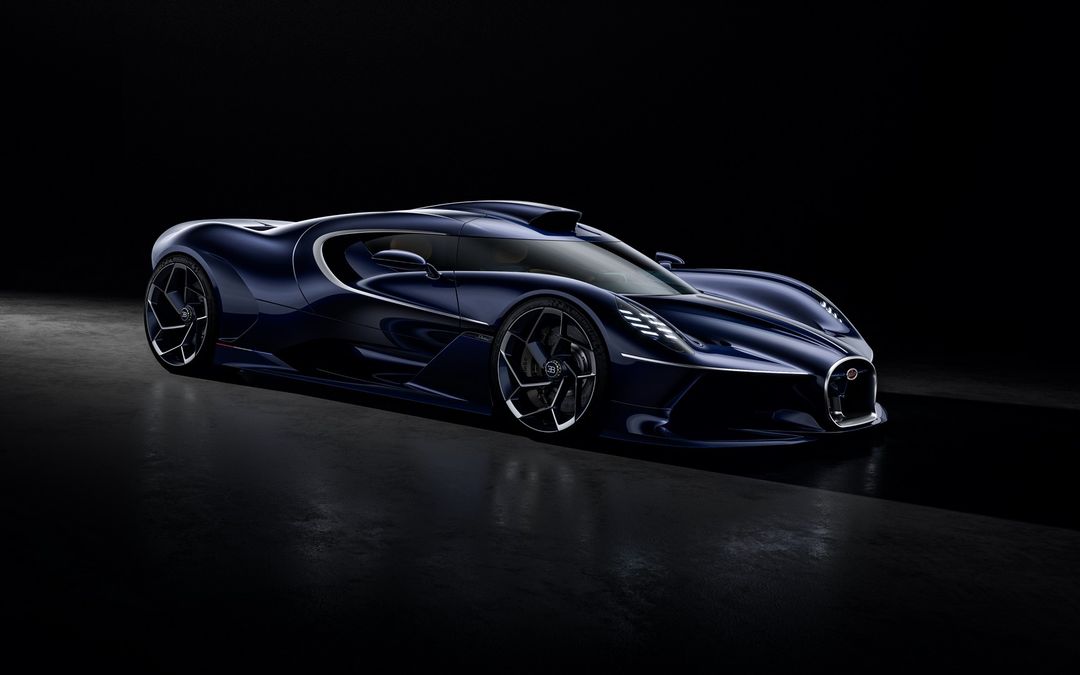 Una supercar in esemplare unico, con design scultoreo e materiali raffinati, esposta a Pebble Beach, immagine di approfondimento