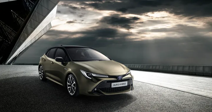 Toyota Auris: due ibride fino a 180 CV per la terza generazione